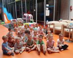 Dziecięca wyprawa pełna śmiechu i zabawy